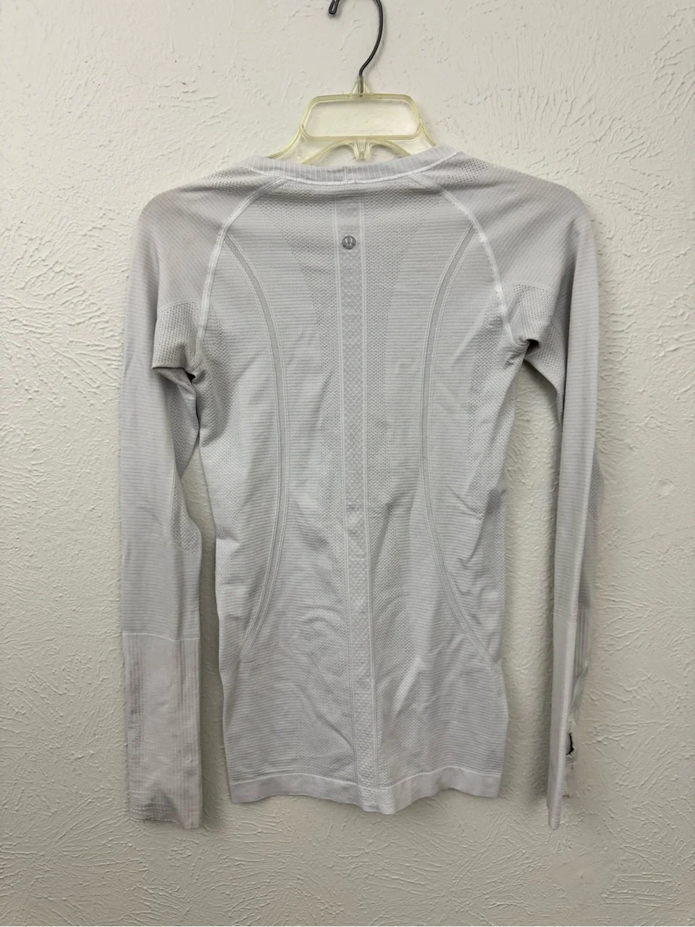 lululemon Run Swiftly Tech Long Sleeve Mesh Top Size 4 White Thumbholes
